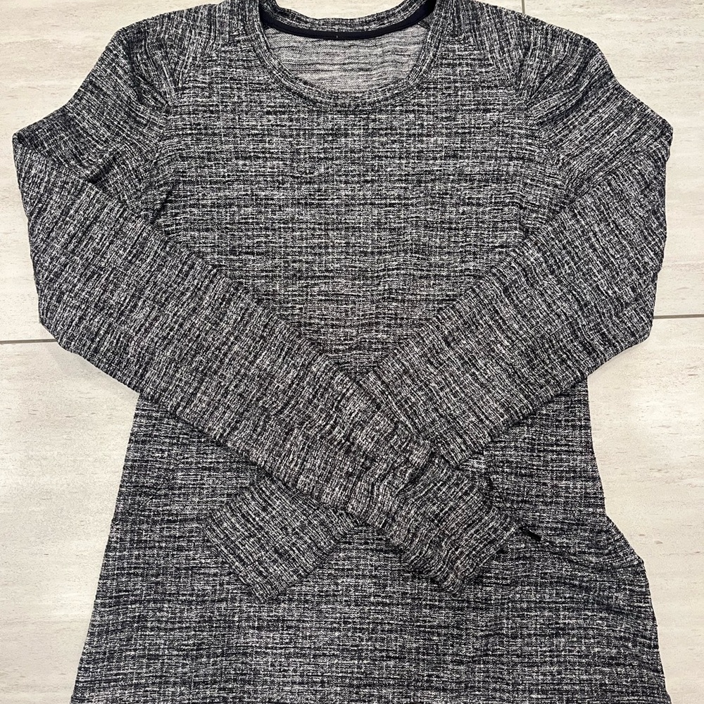Lululemon athletica extra mile long sleeve shirt size 6